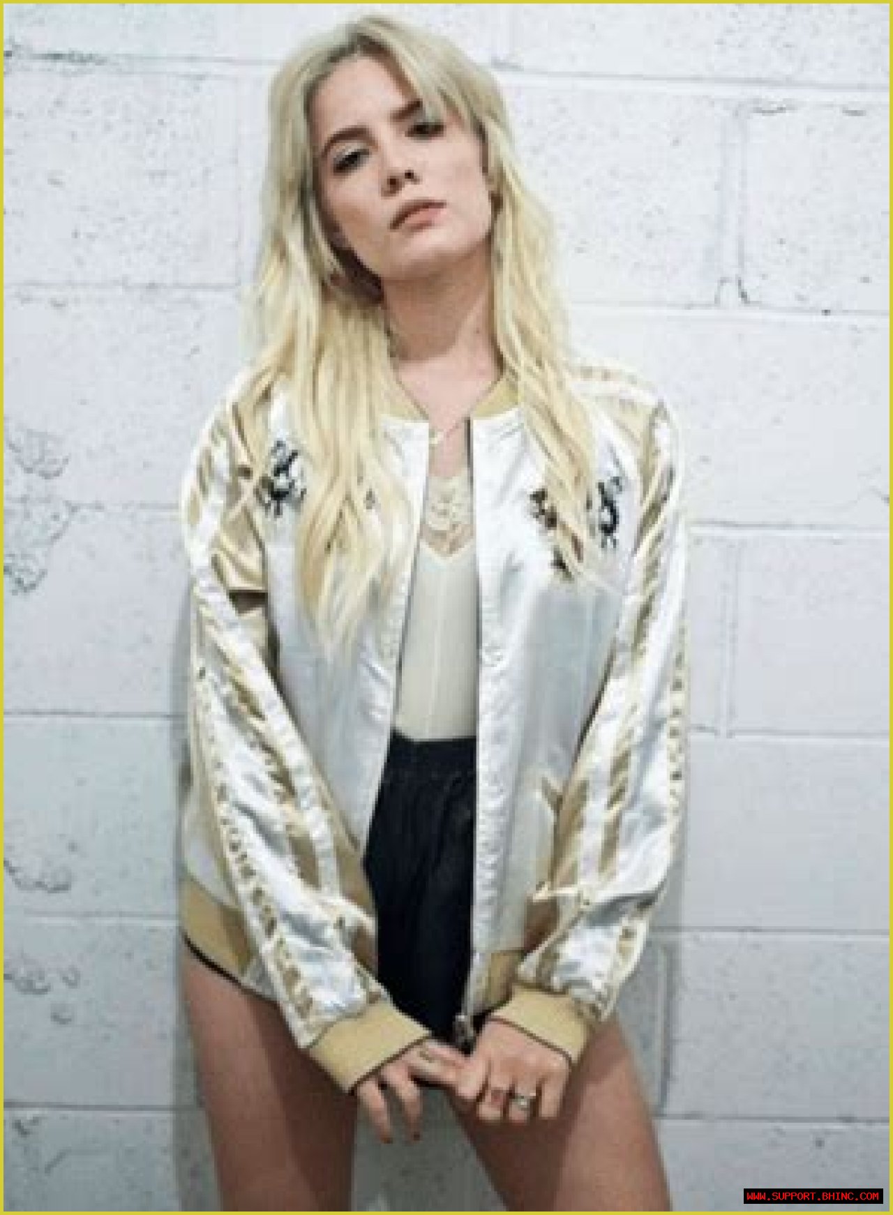 Halsey Height, Weight, Measurements, Bra Size, Shoe Size